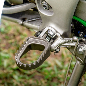 Apoya pies larga distancia SHARK HONDA CRF 230/ CRF 250F/ TORNADO/ XRE 300/ YAMAHA XTZ 250/ SAHARA 300 BIKER®